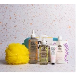 Νεσεσέρ με προϊόντα για όλο το σώμα και τα μαλλιά